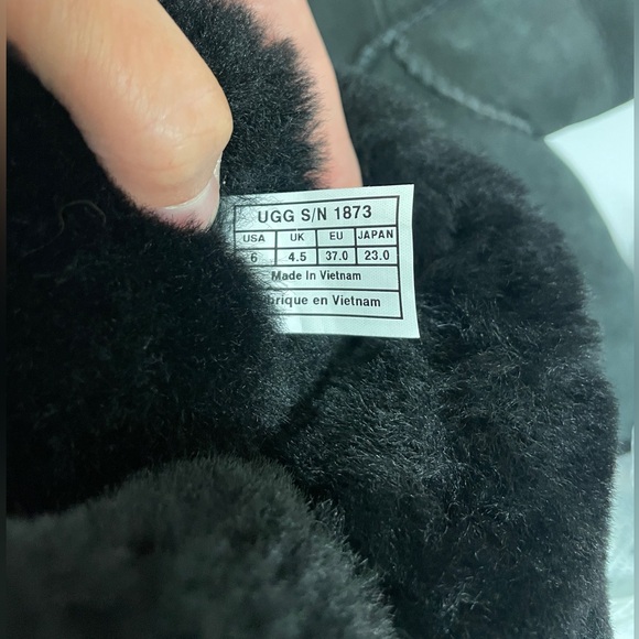 UGG Black Bailey Suede Button Triplet Boots - Size 6 - Picture 7 of 8